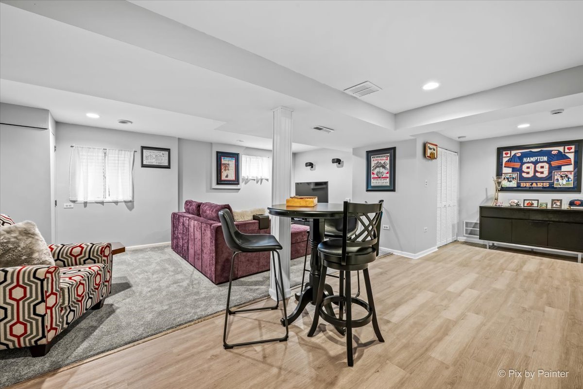 27W050 Sycamore Lane, Winfield, IL 60190