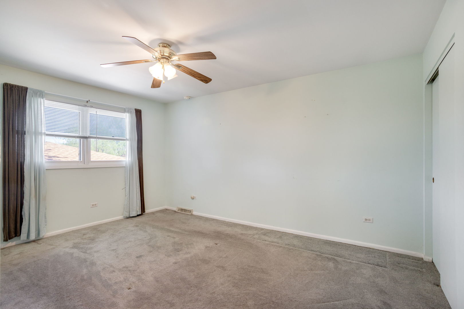 5712 W 102nd Street, Oak Lawn, IL 60453