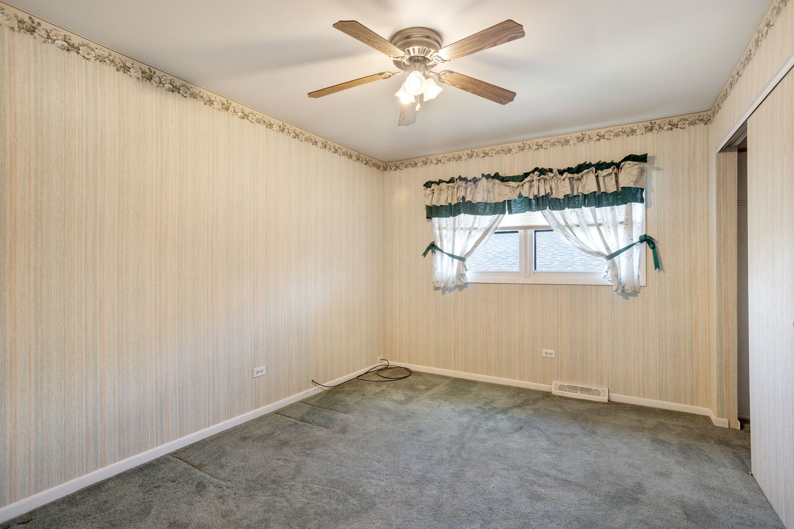 5712 W 102nd Street, Oak Lawn, IL 60453