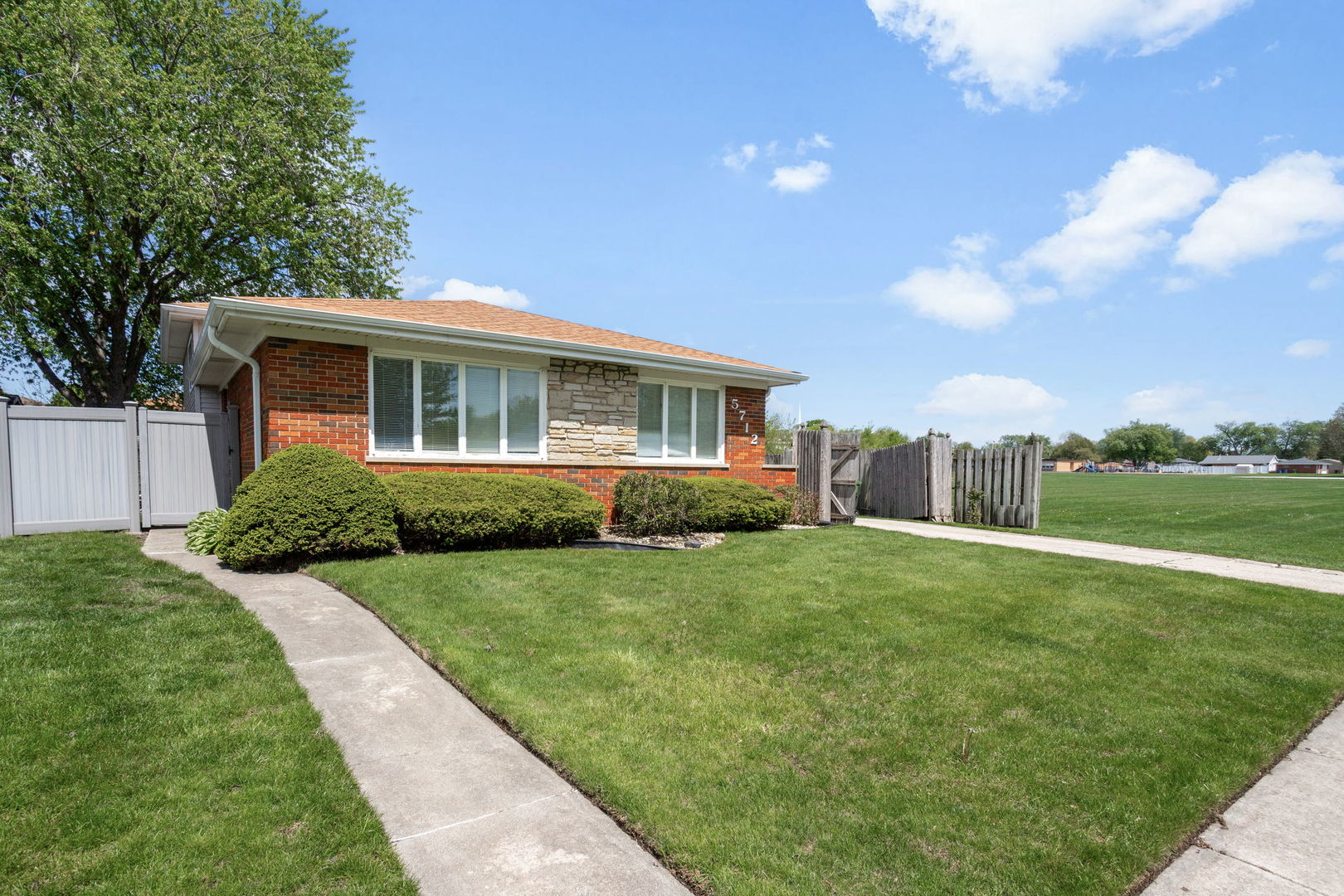 5712 W 102nd Street, Oak Lawn, IL 60453