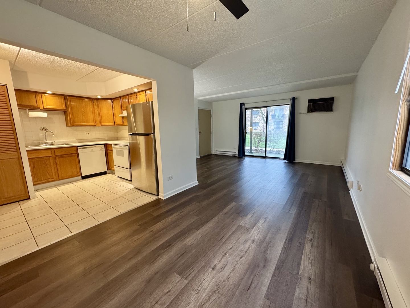 244 Klein Creek Court #1A, Carol Stream, IL 60188