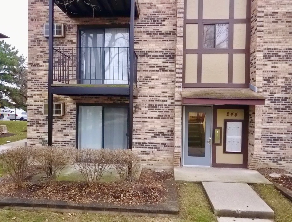 244 Klein Creek Court #1A, Carol Stream, IL 60188