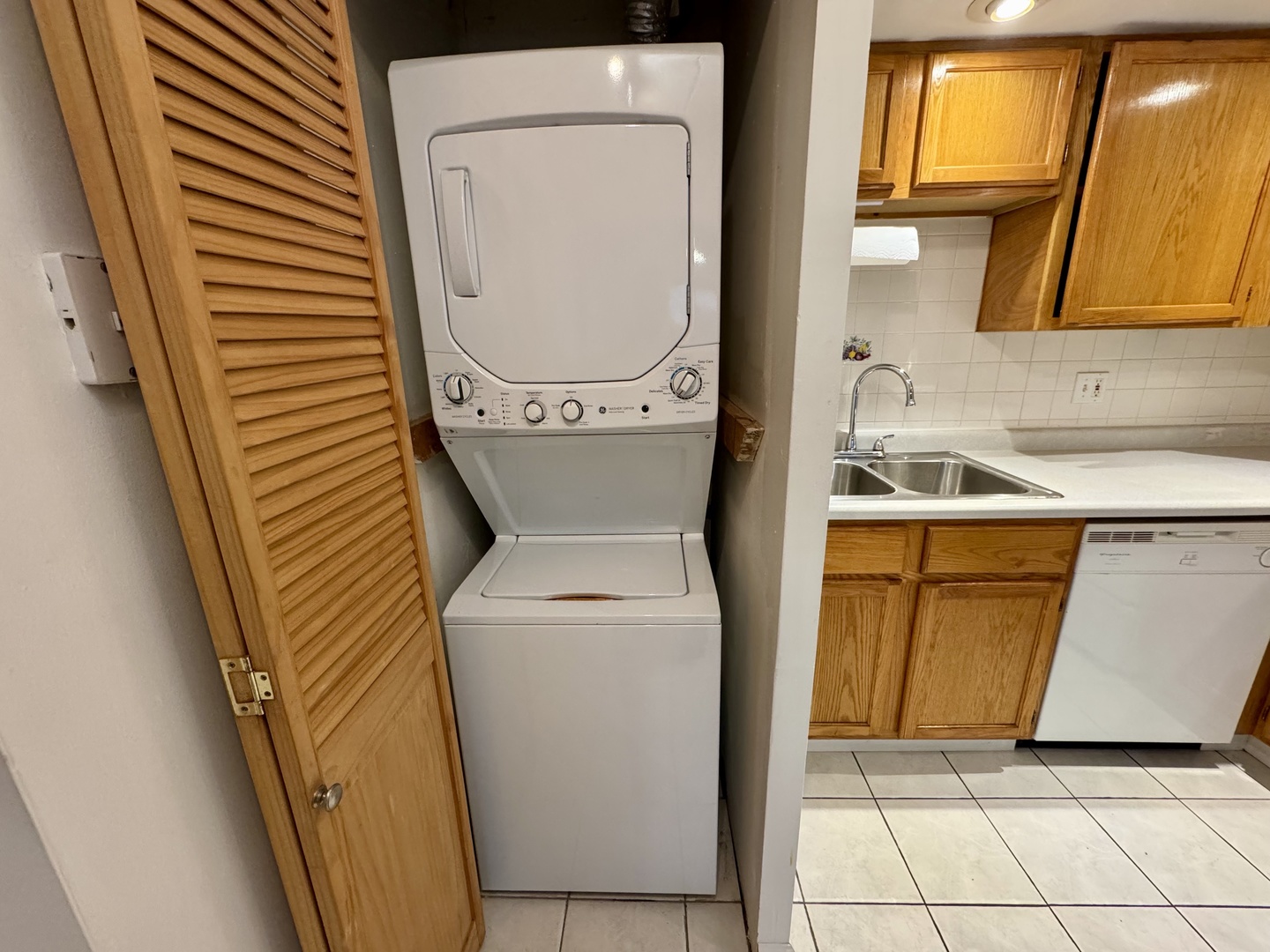 244 Klein Creek Court #1A, Carol Stream, IL 60188