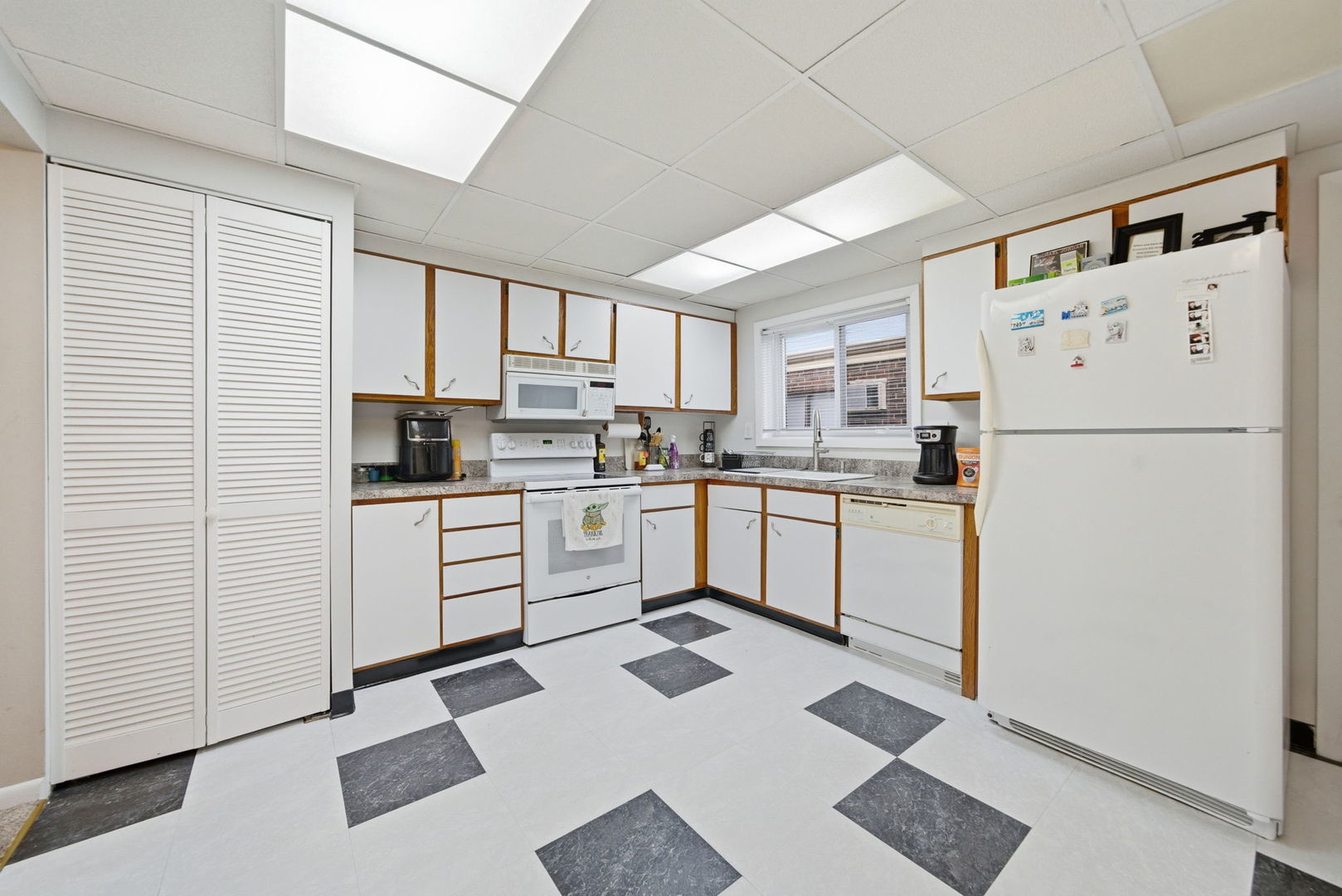 940 N Rohlwing Road #201A, Addison, IL 60101