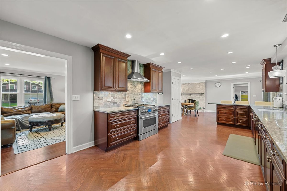 961 N TOPANGA Avenue, Palatine, IL 60074