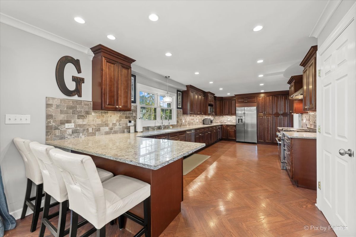 961 N TOPANGA Avenue, Palatine, IL 60074