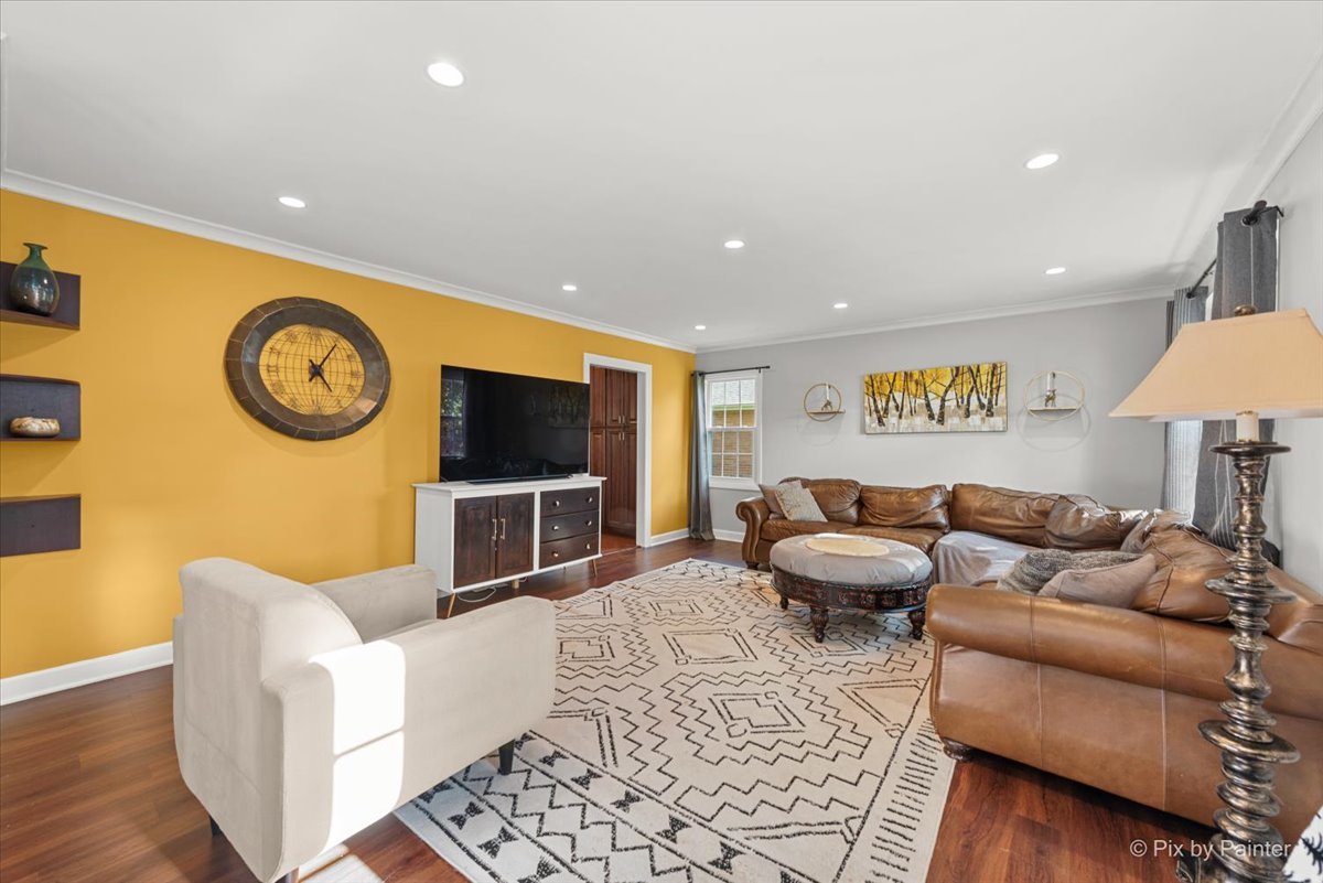 961 N TOPANGA Avenue, Palatine, IL 60074