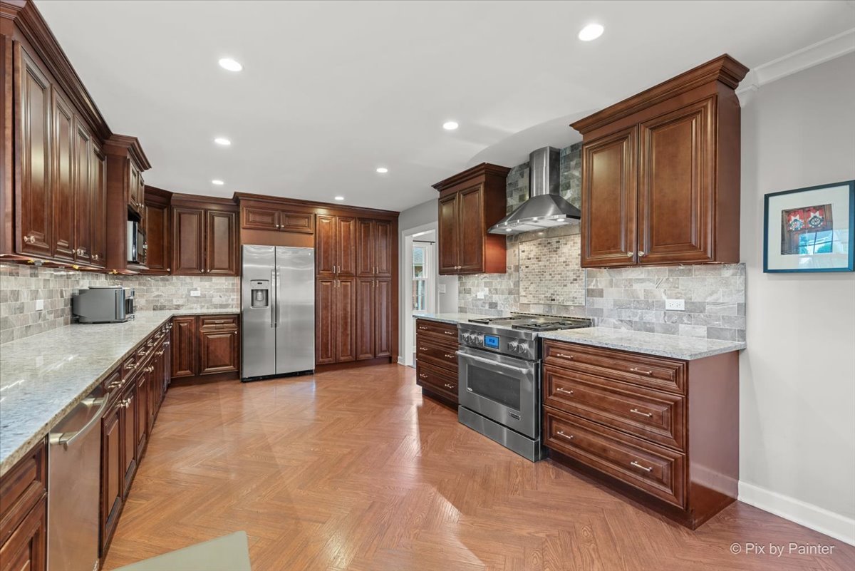 961 N TOPANGA Avenue, Palatine, IL 60074