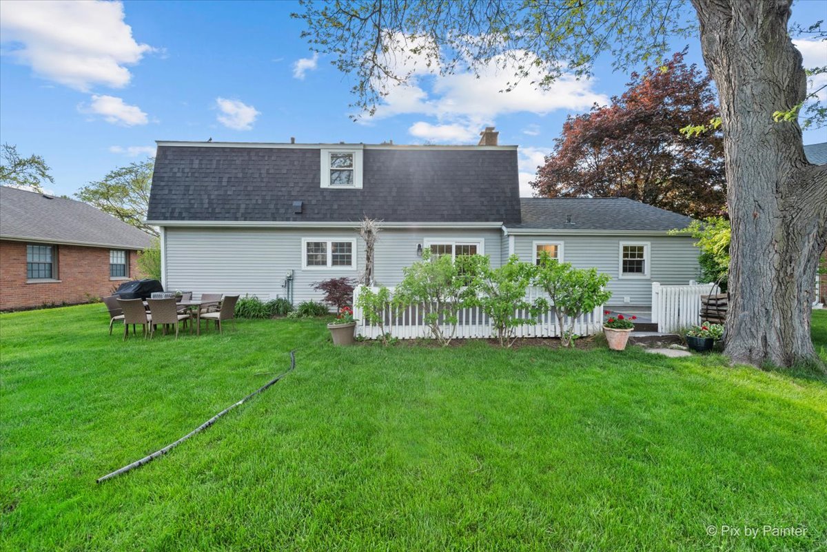 961 N TOPANGA Avenue, Palatine, IL 60074