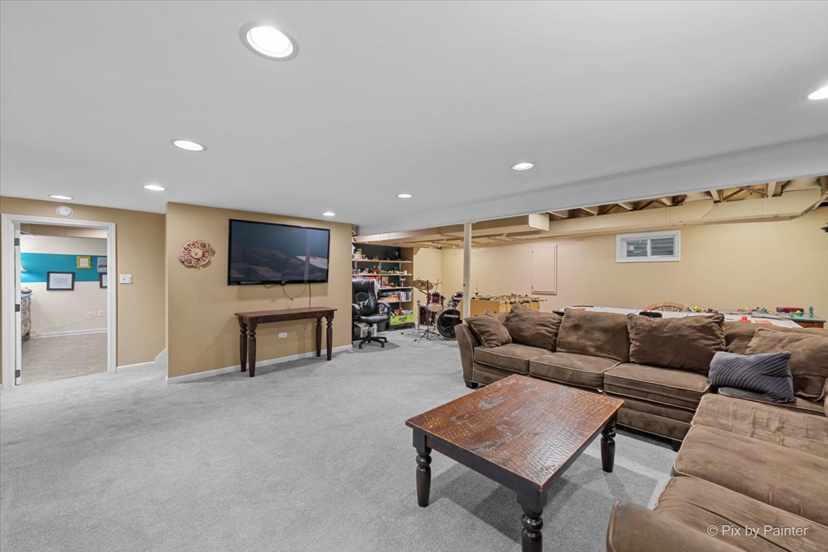 961 N TOPANGA Avenue, Palatine, IL 60074