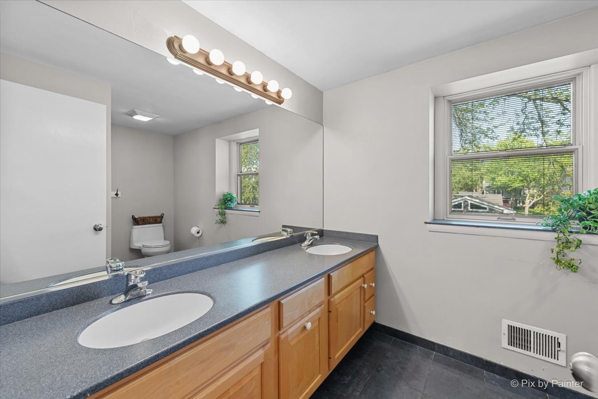 961 N TOPANGA Avenue, Palatine, IL 60074