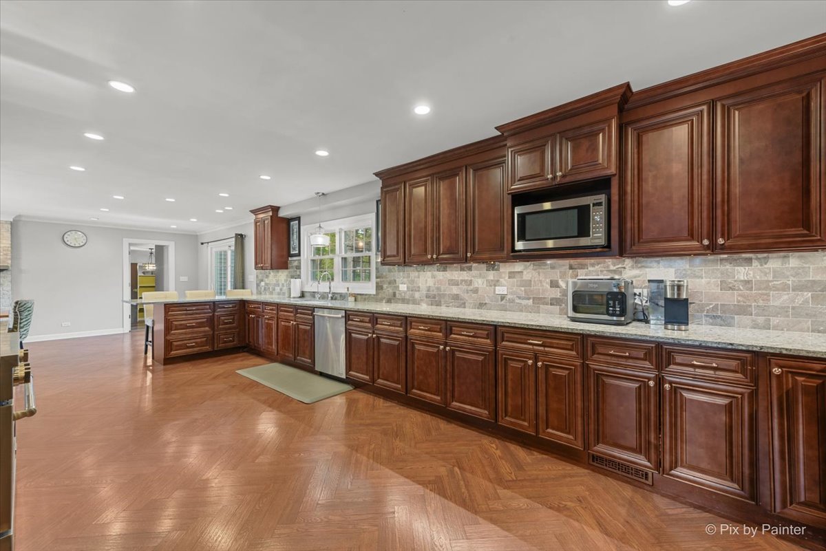 961 N TOPANGA Avenue, Palatine, IL 60074