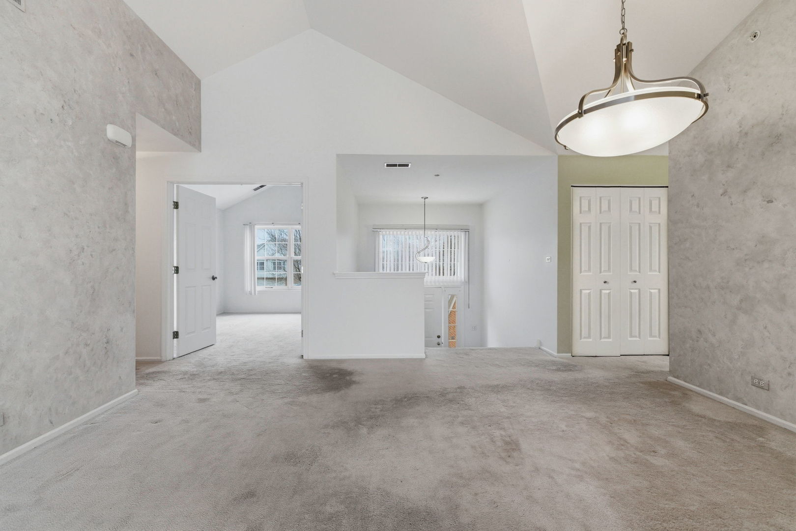 1632 Columbia Circle #2, Bartlett, IL 60103