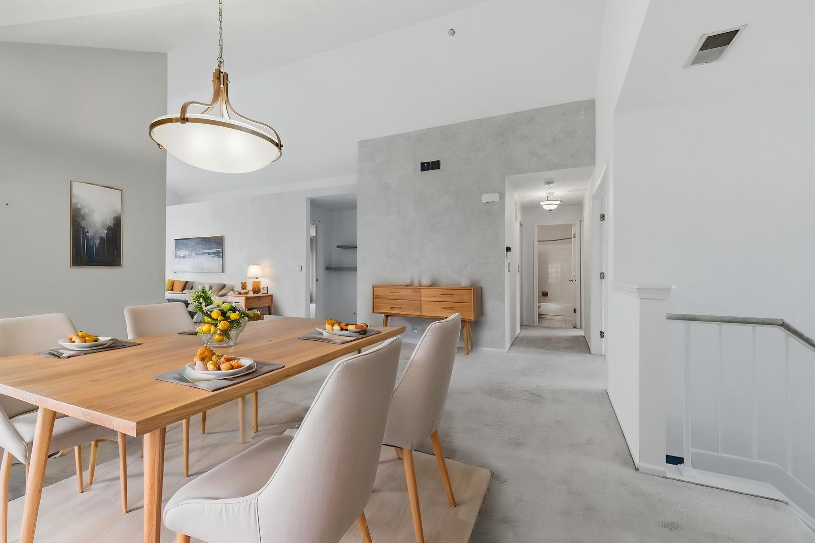 1632 Columbia Circle #2, Bartlett, IL 60103