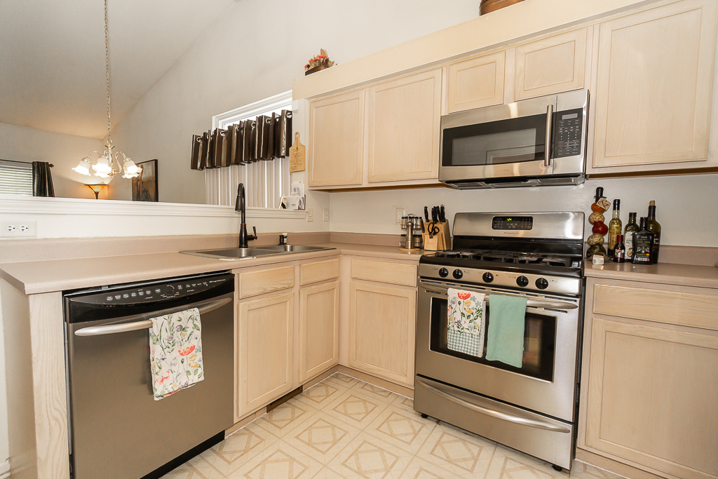 23313 W Odessa Court #23313, Plainfield, IL 60544
