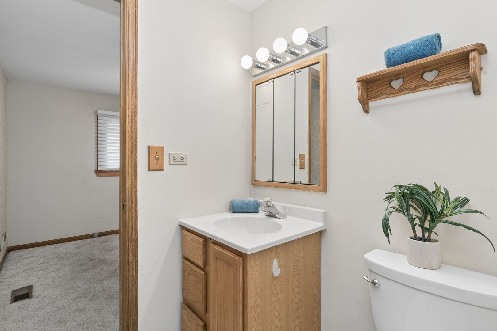 927 Gregory Lane, Schaumburg, IL 60193