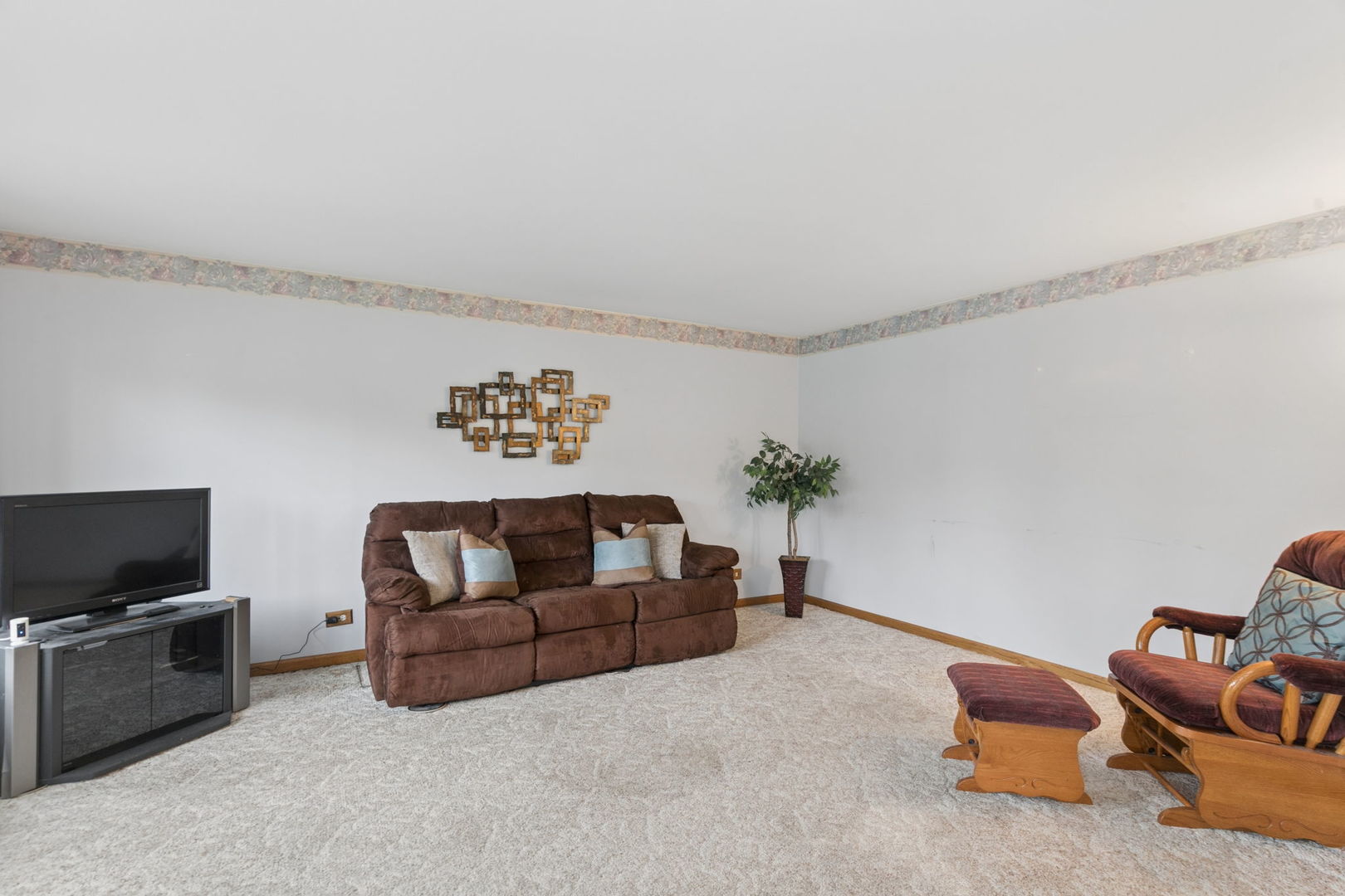 927 Gregory Lane, Schaumburg, IL 60193