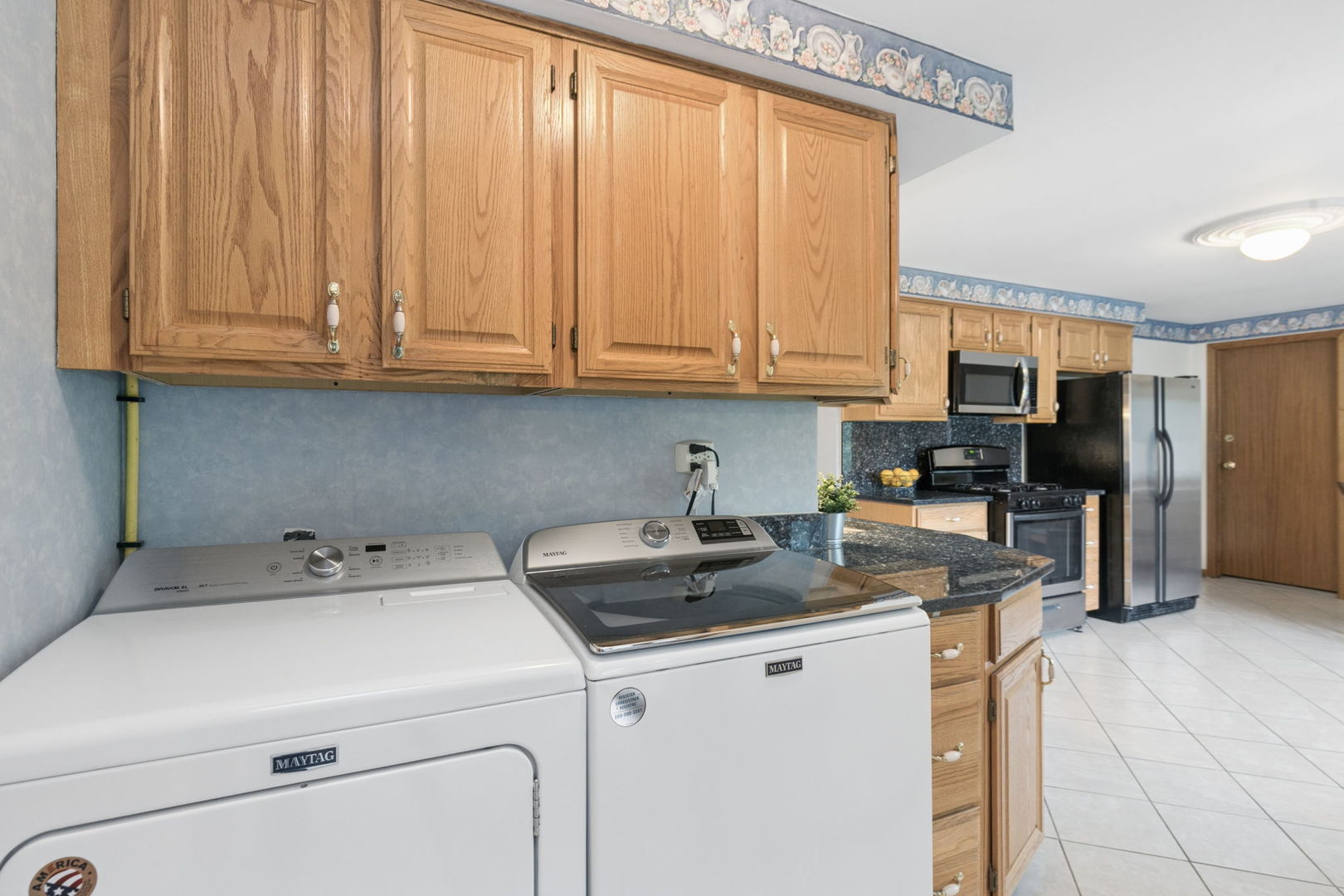 927 Gregory Lane, Schaumburg, IL 60193