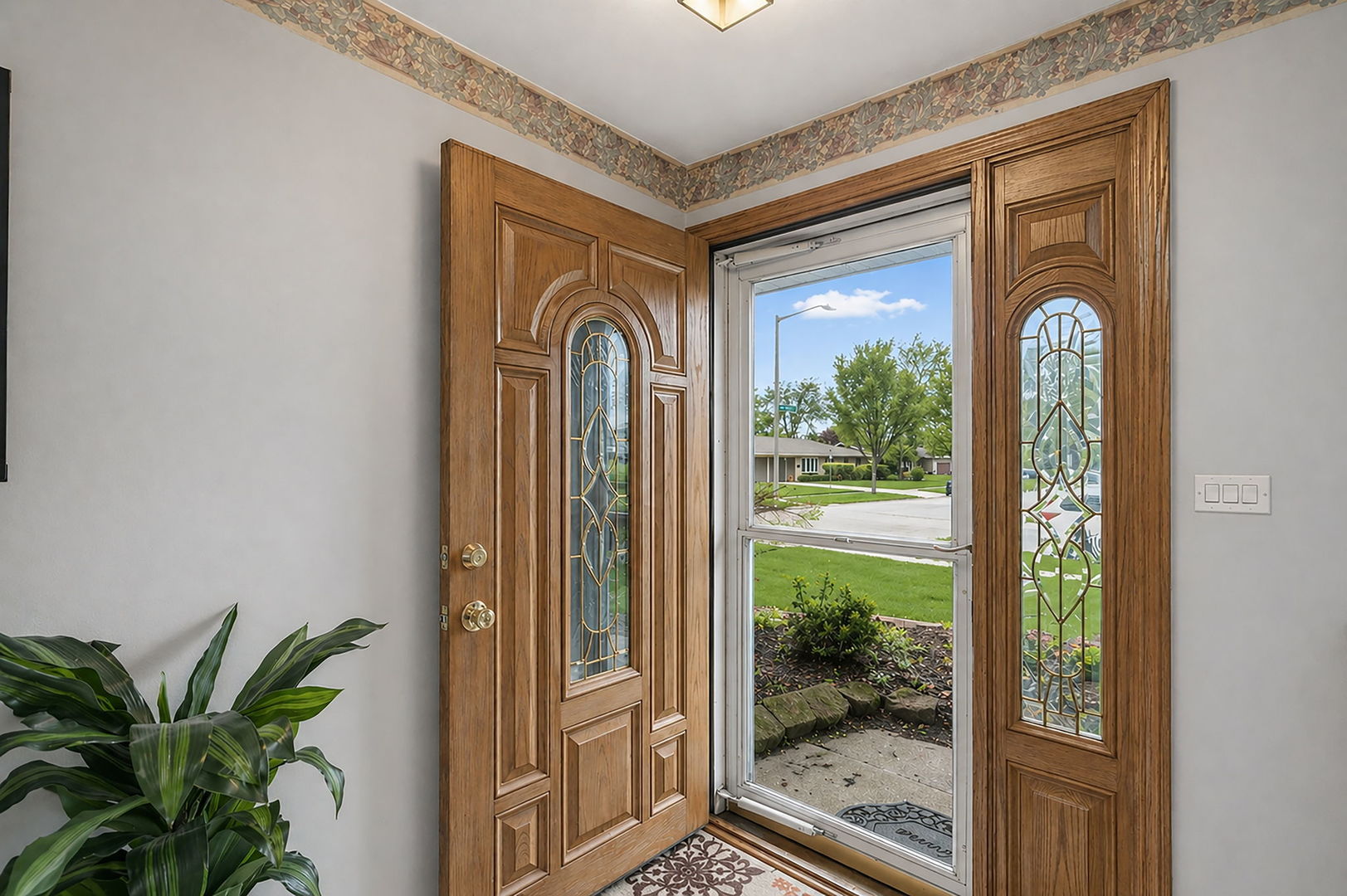 927 Gregory Lane, Schaumburg, IL 60193