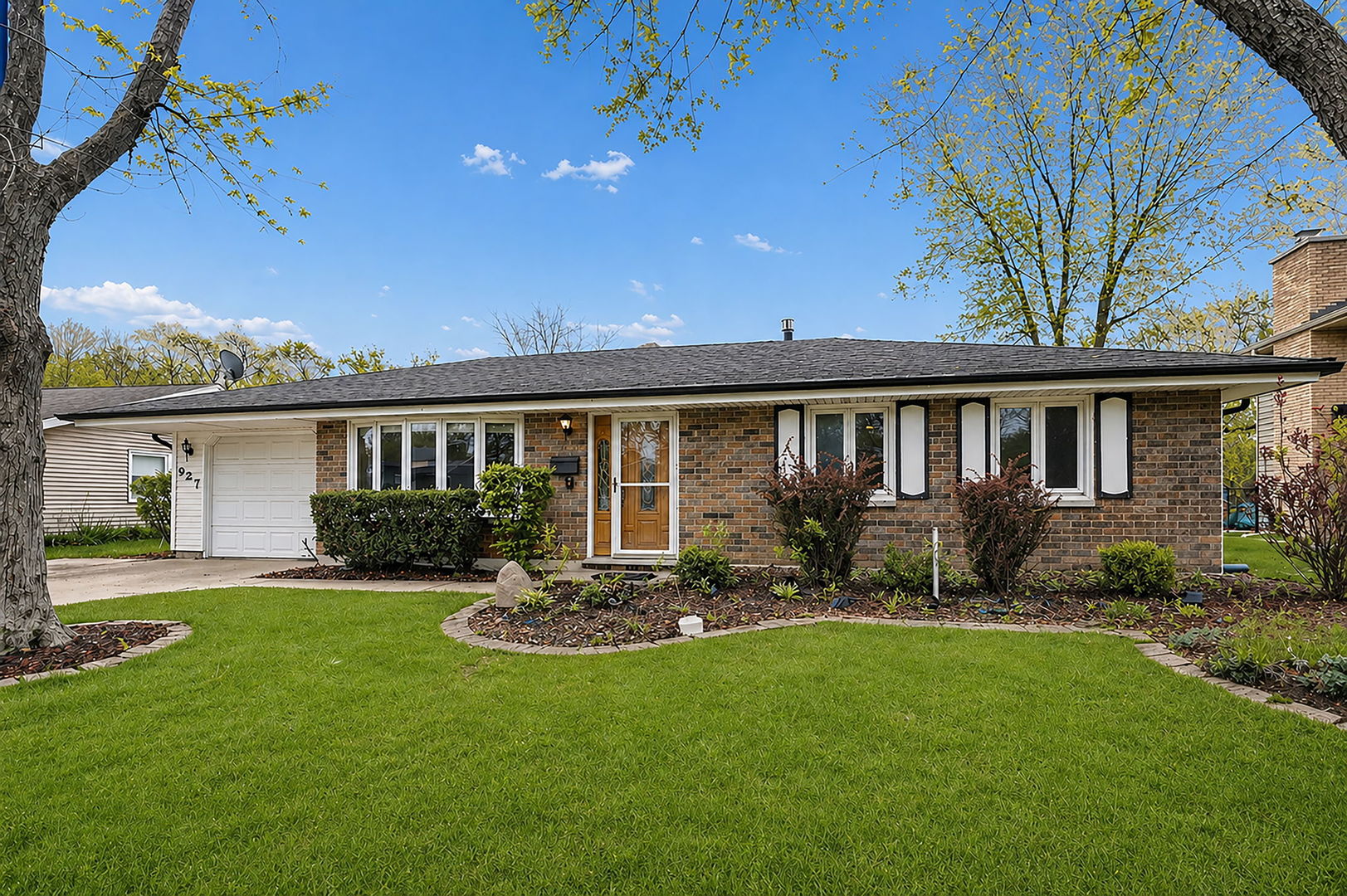 927 Gregory Lane, Schaumburg, IL 60193