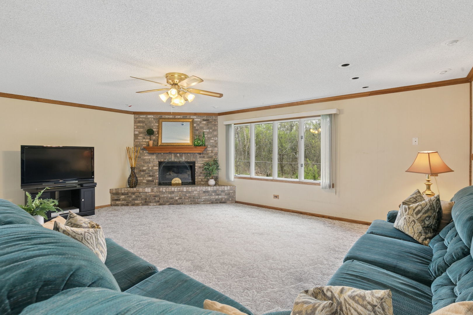 927 Gregory Lane, Schaumburg, IL 60193