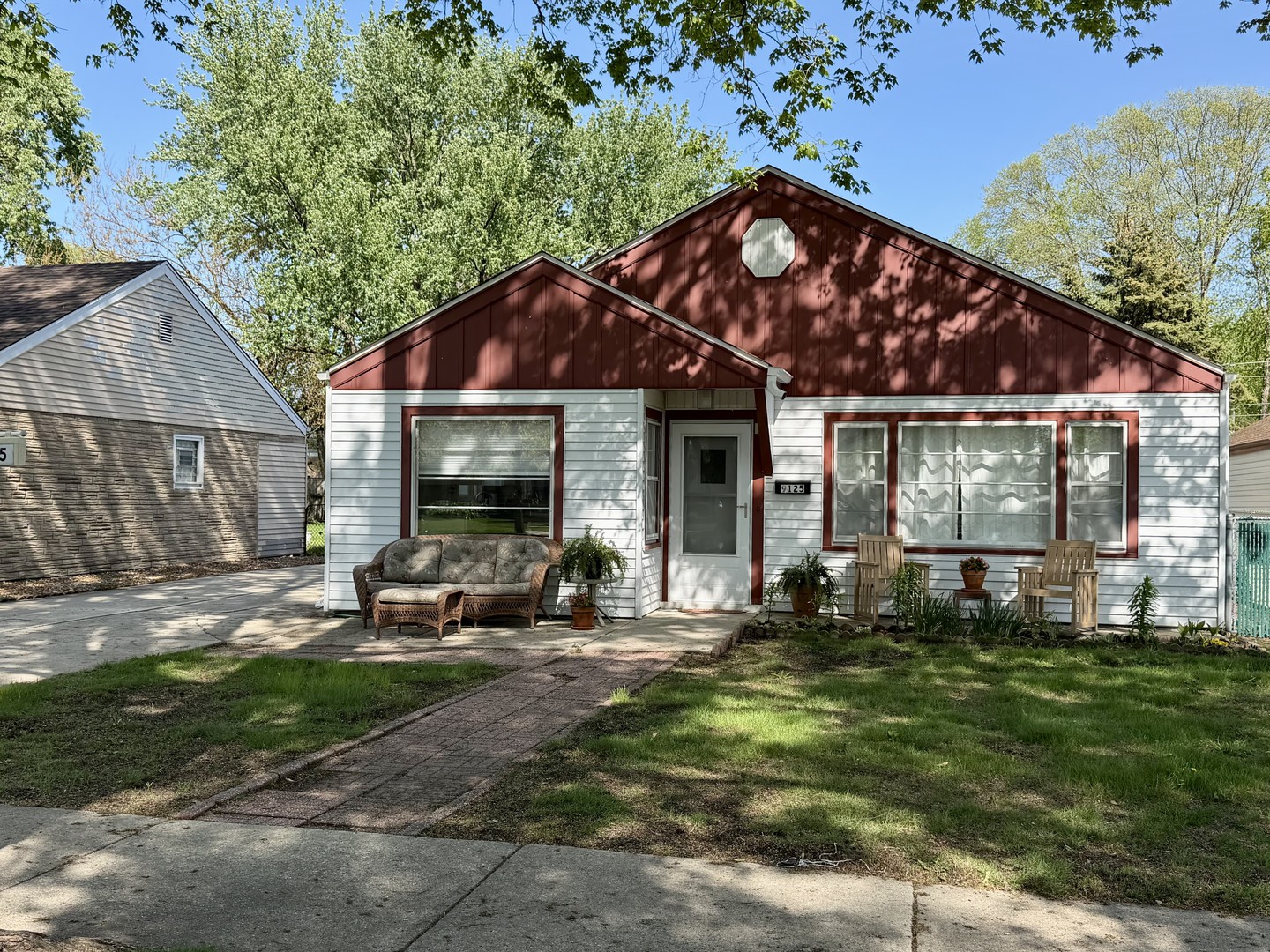 9125 S 51st Avenue, Oak Lawn, IL 60453