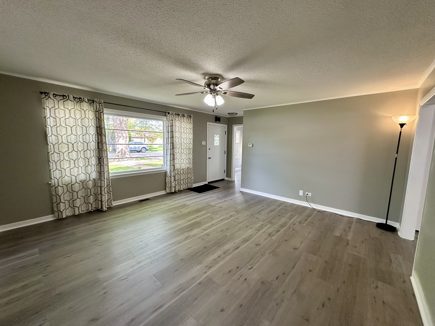 9125 S 51st Avenue, Oak Lawn, IL 60453