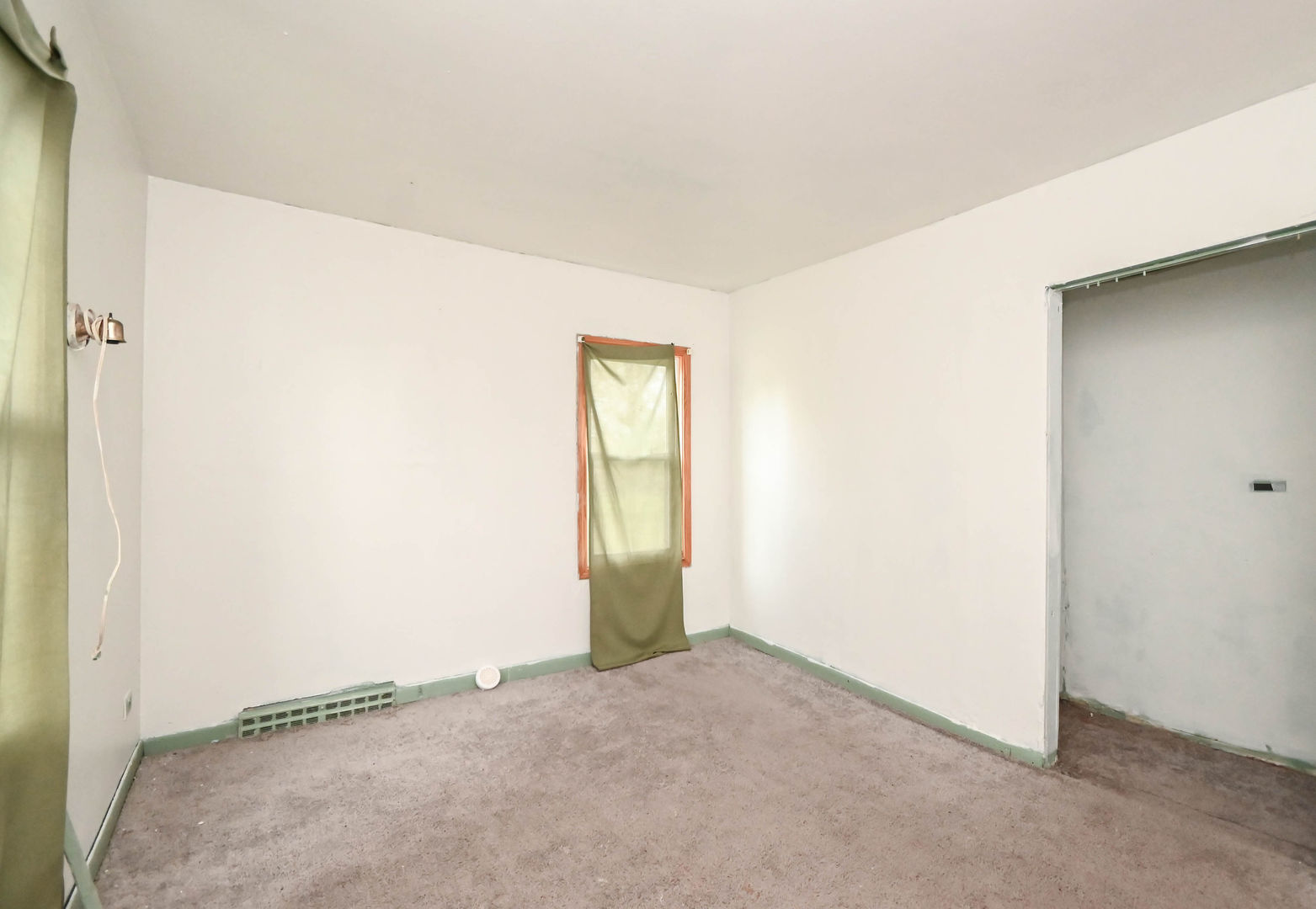 2710 30th Street, Zion, IL 60099