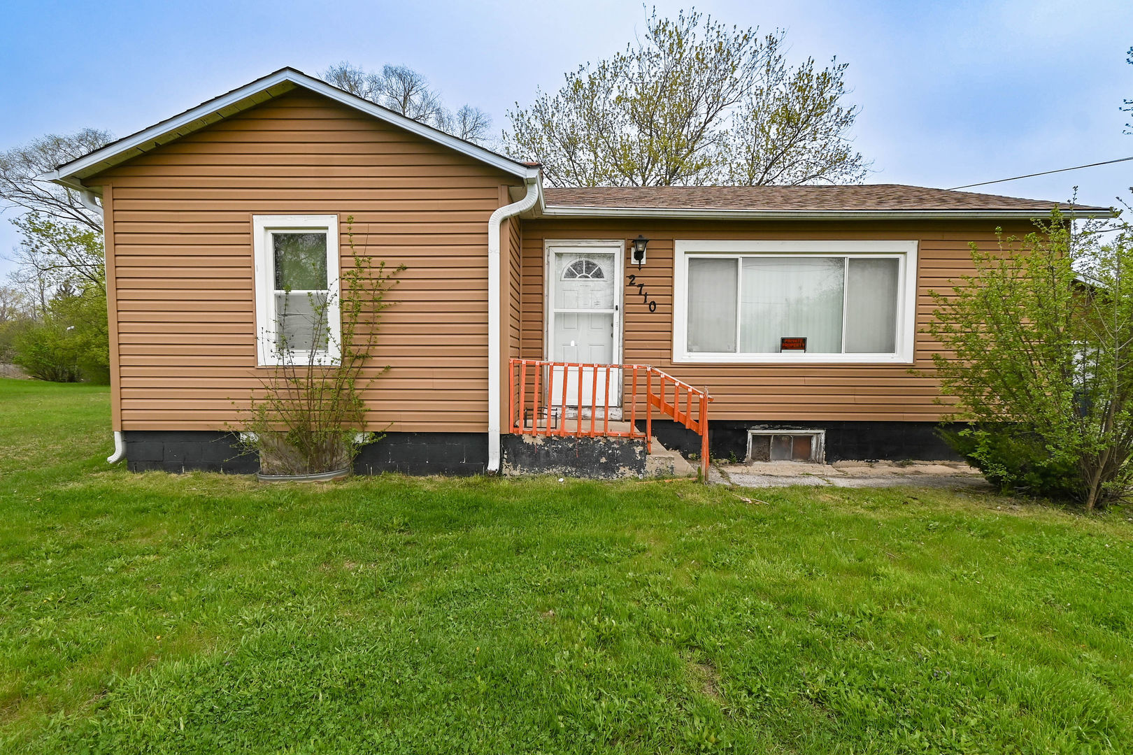 2710 30th Street, Zion, IL 60099