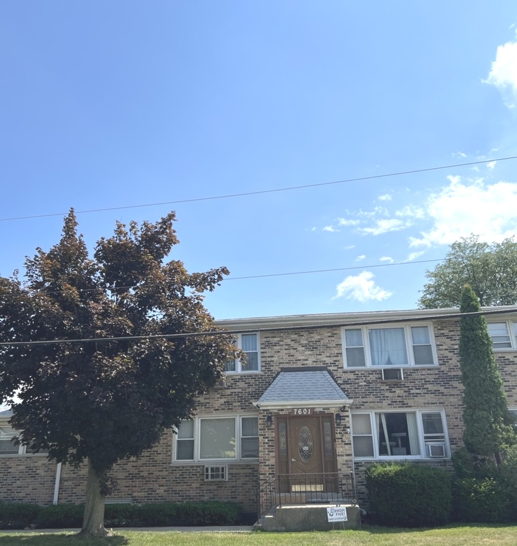 7601 Banks Street #2E, Justice, IL 60458