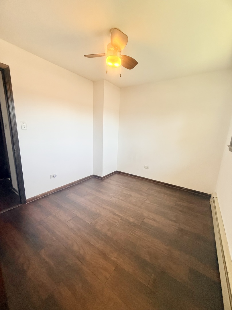 7601 Banks Street #2E, Justice, IL 60458