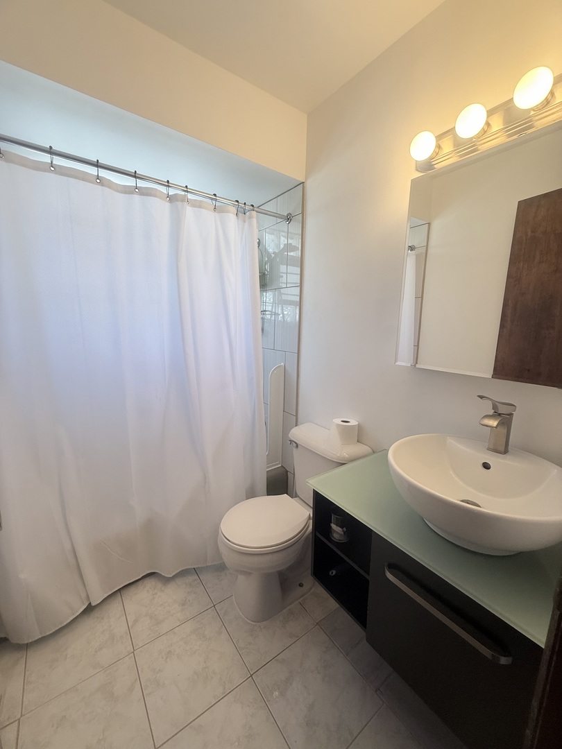 7601 Banks Street #2E, Justice, IL 60458