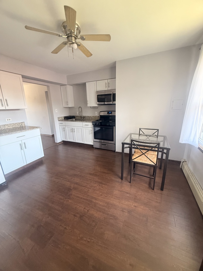 7601 Banks Street #2E, Justice, IL 60458