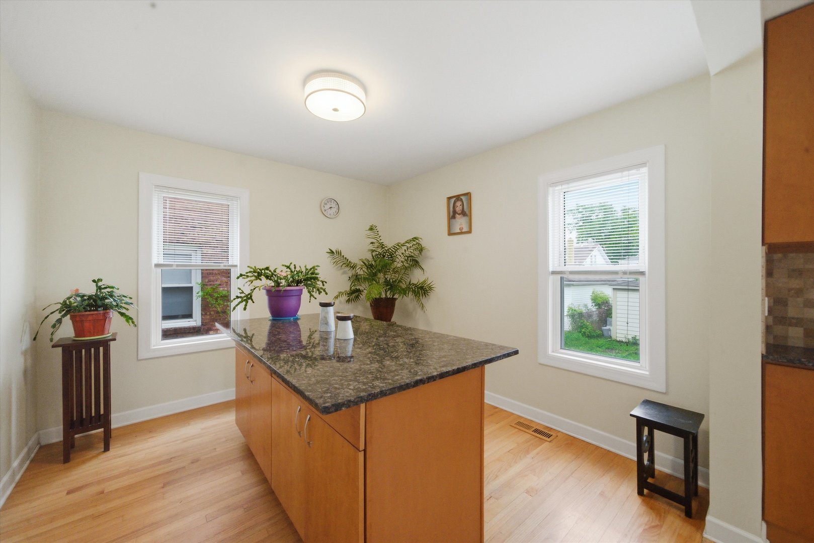 2537 Oak Street, Franklin Park, IL 60131
