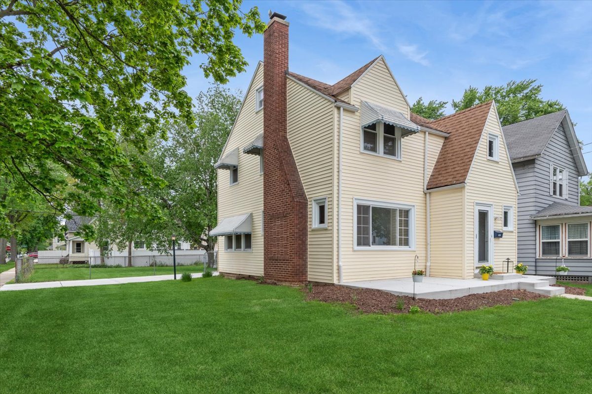 747 Watson Street, Aurora, IL 60505