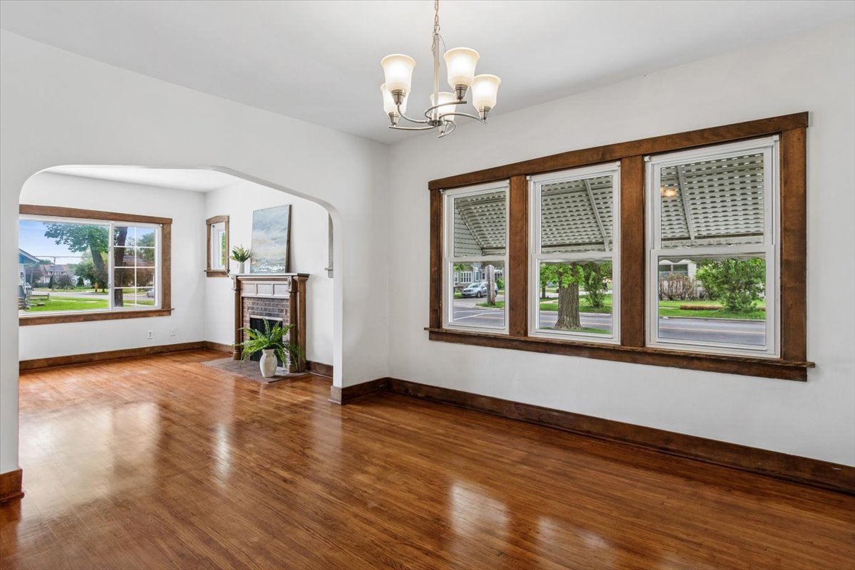 747 Watson Street, Aurora, IL 60505