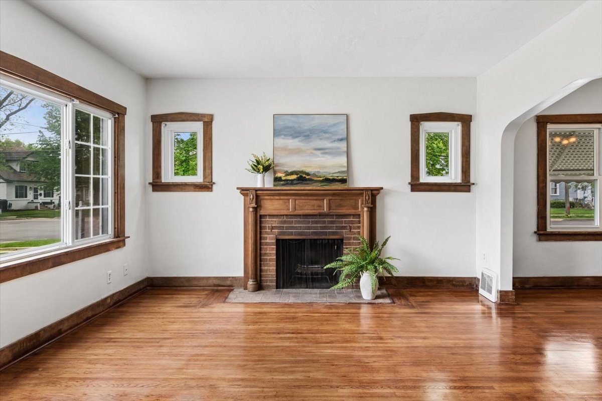 747 Watson Street, Aurora, IL 60505