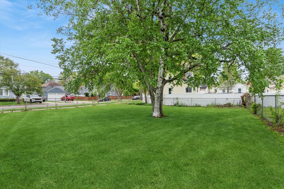 747 Watson Street, Aurora, IL 60505