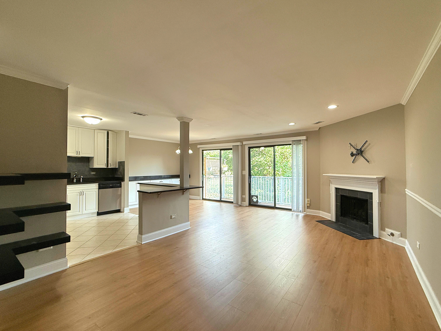 941 Yosemite Trail #C7, Roselle, IL 60172