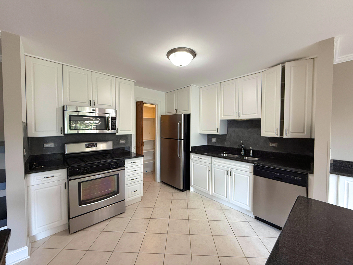 941 Yosemite Trail #C7, Roselle, IL 60172