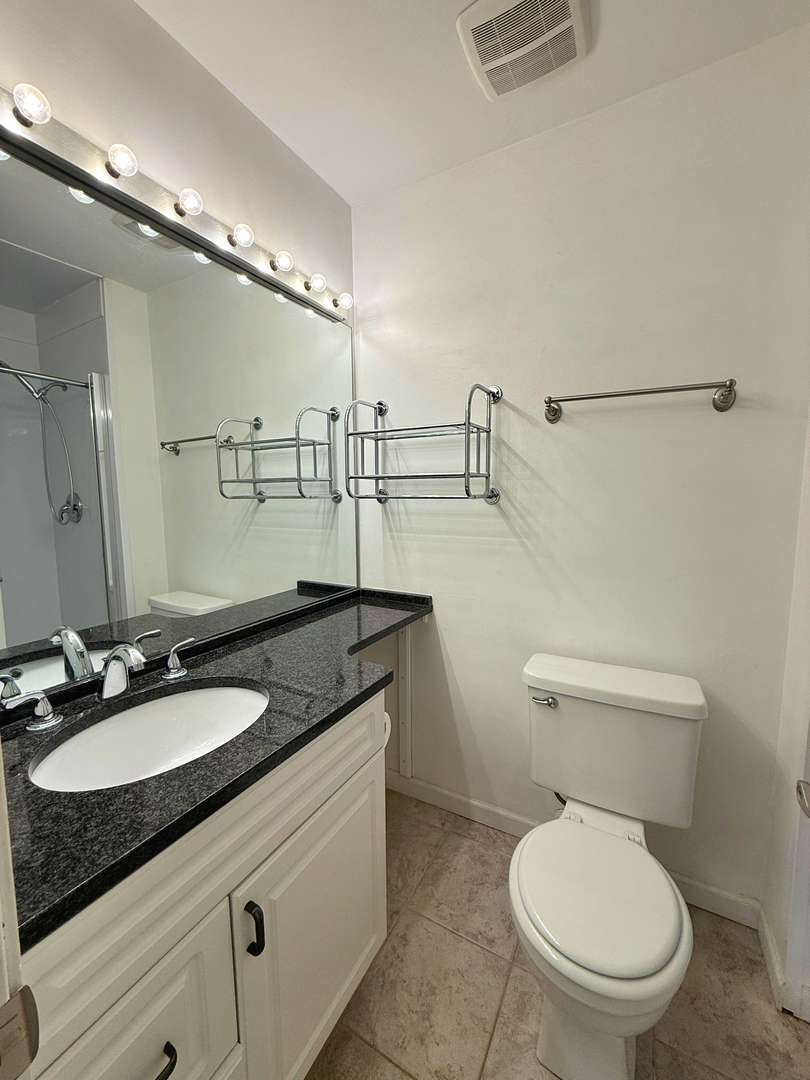 941 Yosemite Trail #C7, Roselle, IL 60172