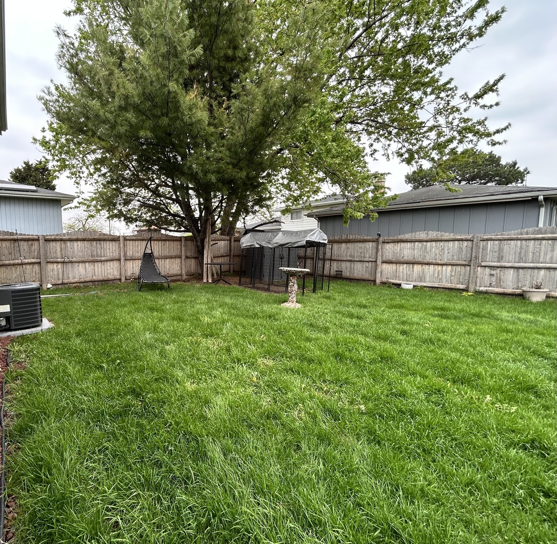 16625 Kenwood Avenue, South Holland, IL 60473
