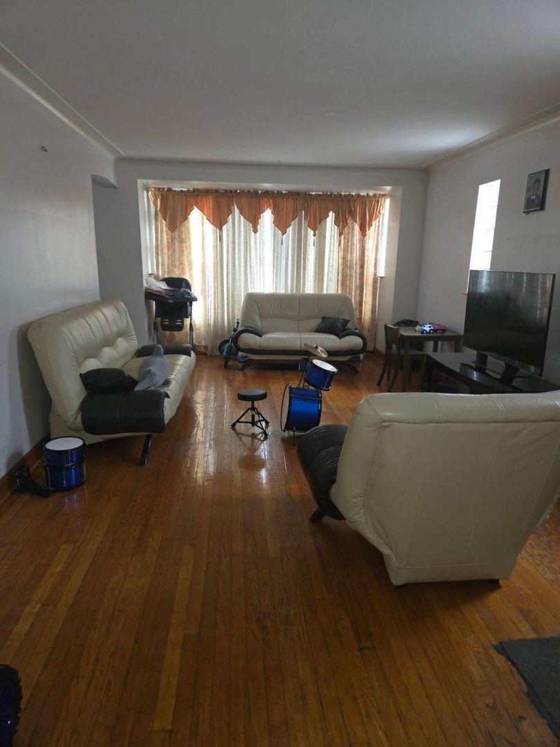7252 S Francisco Avenue, Chicago, IL 60629
