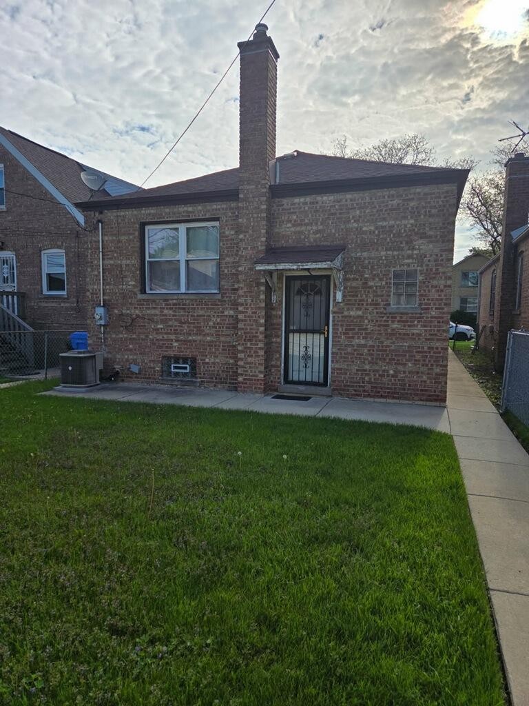 7252 S Francisco Avenue, Chicago, IL 60629
