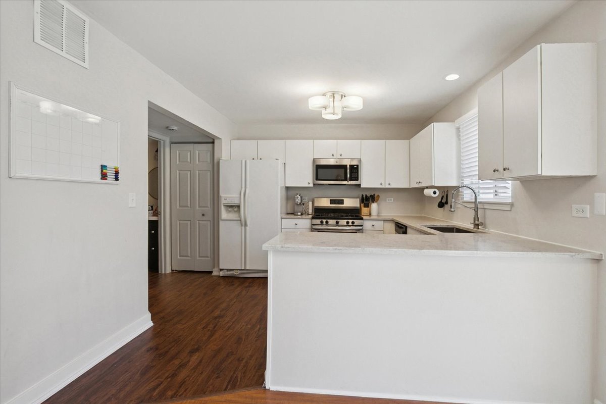 6763 Roanoake Court, Gurnee, IL 60031