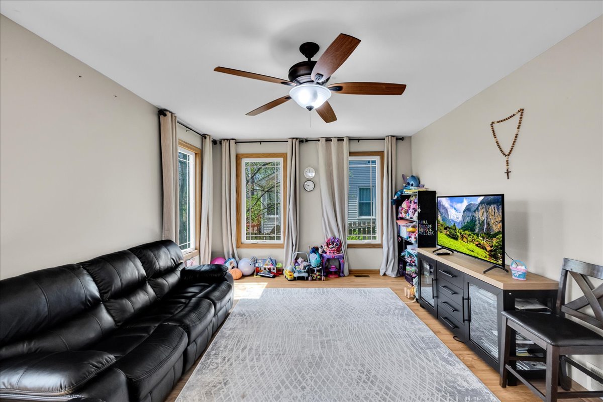 1421 Notting Hill Road, Algonquin, IL 60102