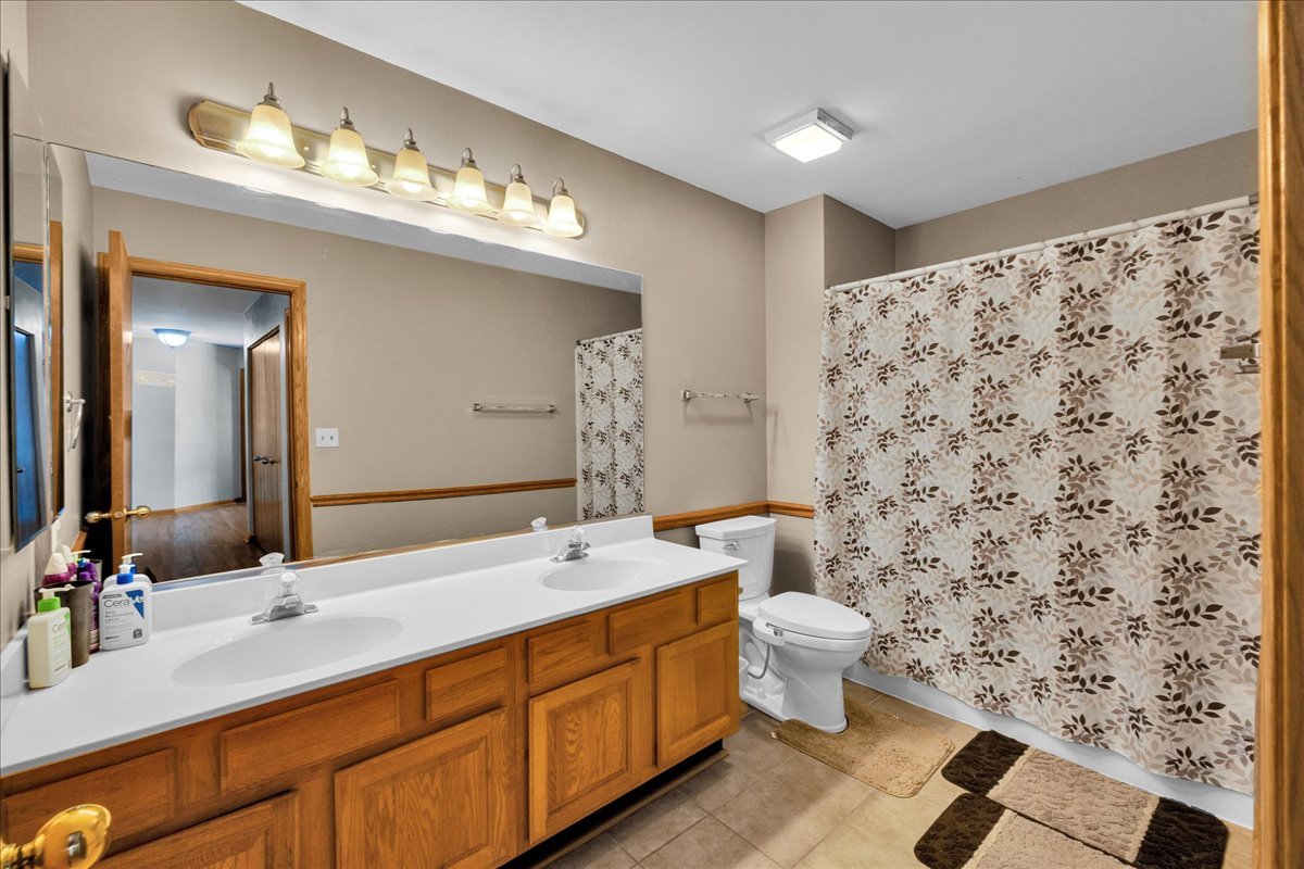 1421 Notting Hill Road, Algonquin, IL 60102