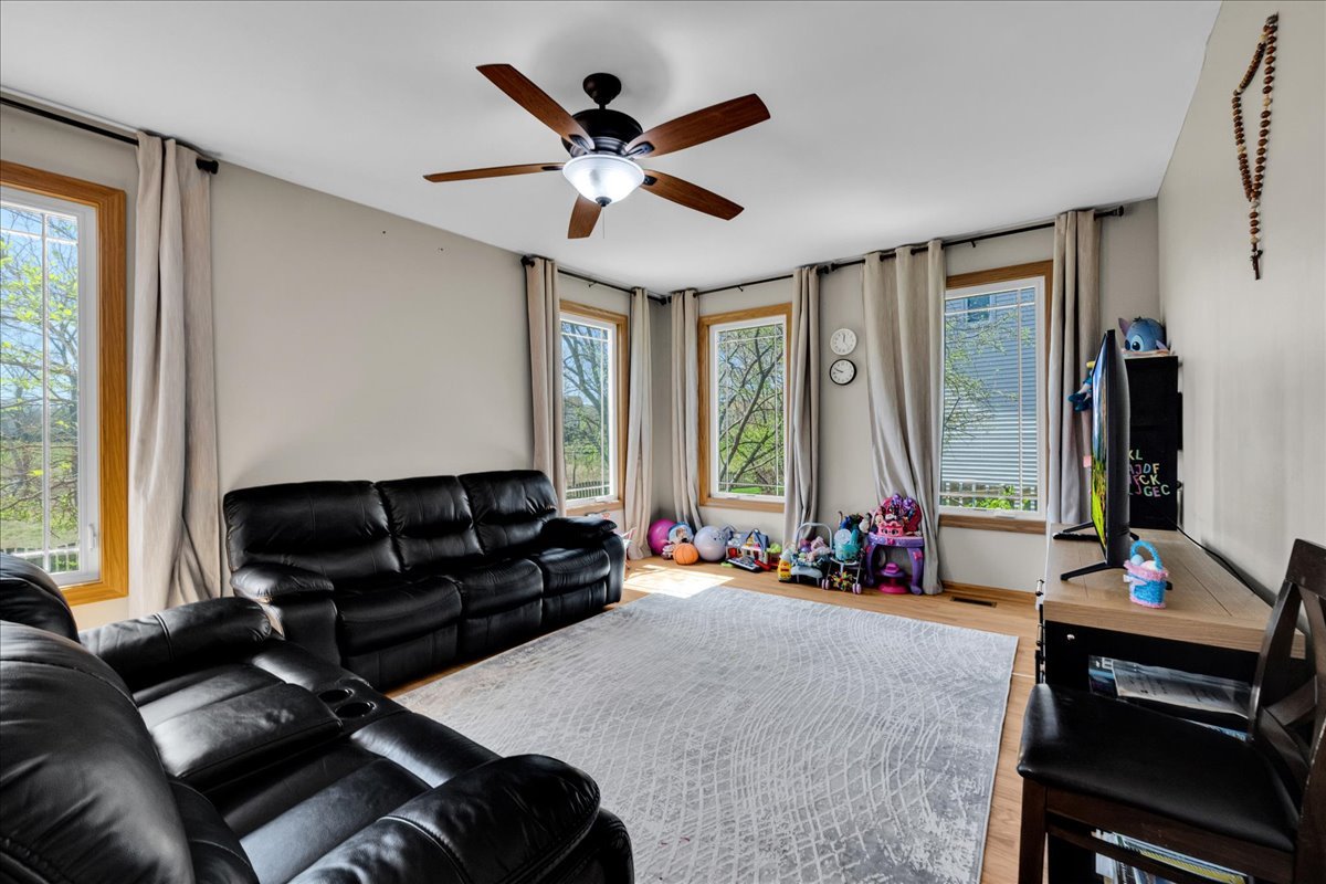 1421 Notting Hill Road, Algonquin, IL 60102