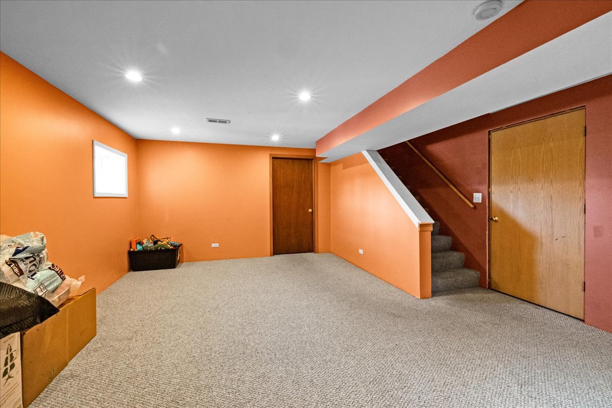 1421 Notting Hill Road, Algonquin, IL 60102