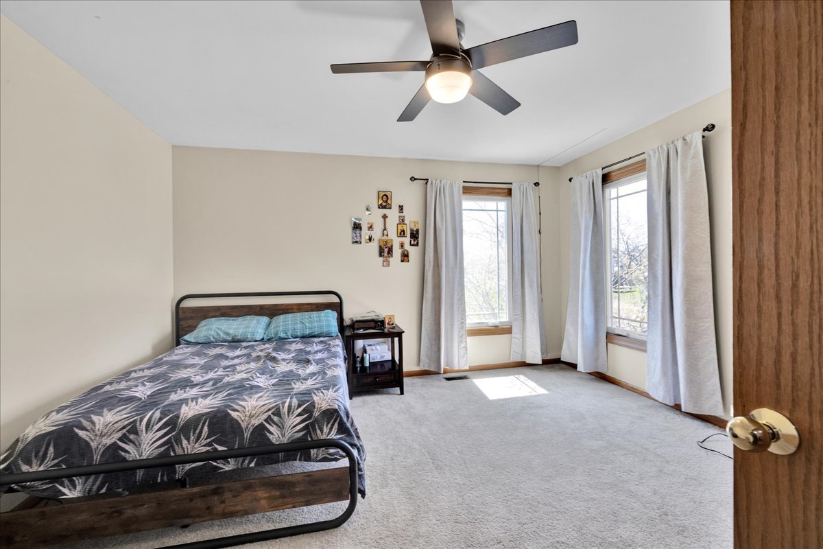 1421 Notting Hill Road, Algonquin, IL 60102